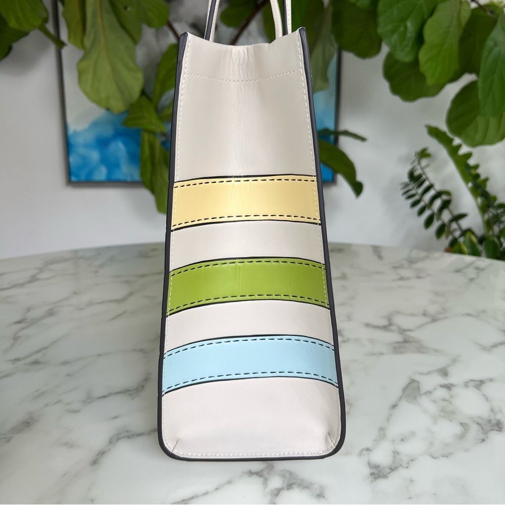 NWT Coach Cashin Carry 32 Trompe L’oeil C9724 Spring 2022 Runway Collection - Picture 5 of 16
